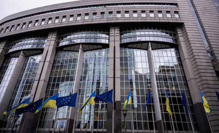 ΕΕ: Εκταμιεύτηκε η πρώτη δόση από τα 90 δισ. στην Ουκρανία - Άτοκο το δάνειο