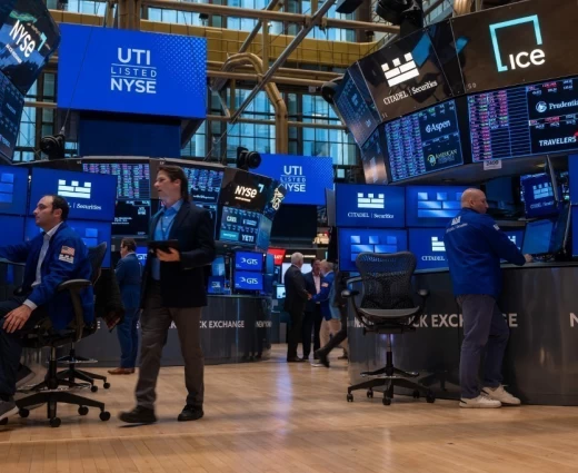 Πιέσεις στη Wall Street καθώς επανέρχονται οι αμφιβολίες για τον πόλεμο ΗΠΑ-Ιράν