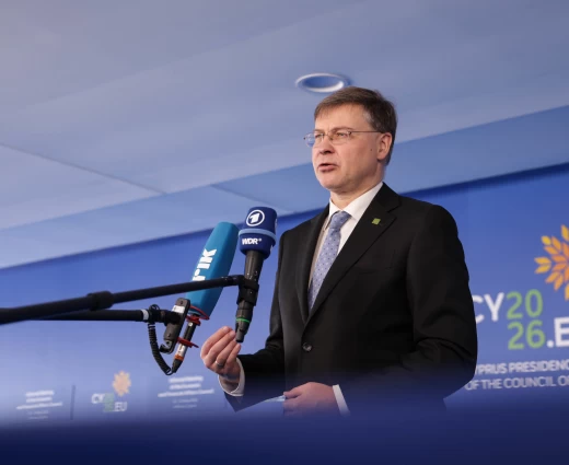 «Προσγείωση» από Ντομπρόβσκις για ενιαία δράση - «Εθνική αρμοδιότητα» η στεγαστική πολιτική