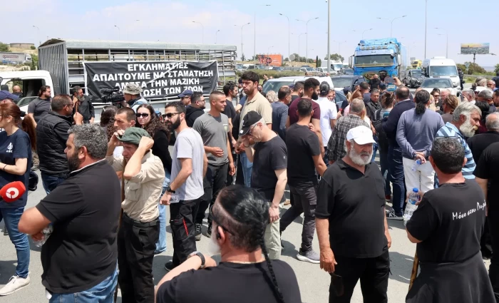 Οι κτηνοτρόφοι καλούν τον κόσμο να στηρίξει τη διαμαρτυρία έξω από το Προεδρικό
