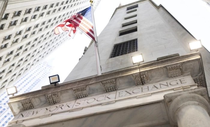 Wall Street: «Ανάσα» από τα νέα στοιχεία, αλλά το Ιράν συντηρεί τη νευρικότητα