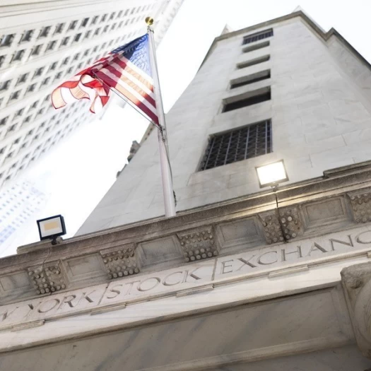 Wall Street: «Ανάσα» από τα νέα στοιχεία, αλλά το Ιράν συντηρεί τη νευρικότητα