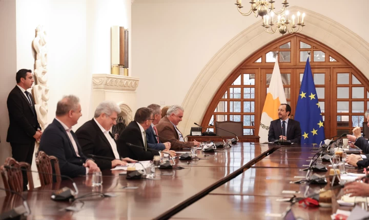 Τι προτείνουν ΣΕΚ, ΠΕΟ και ΔΕΟΚ στον ΠτΔ για συλλογικές συμβάσεις – Απέστειλαν κοινή επιστολή