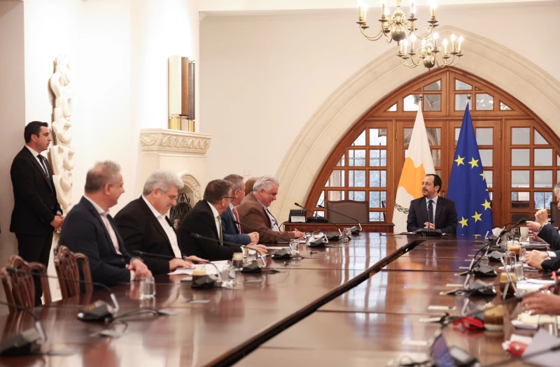 Τι προτείνουν ΣΕΚ, ΠΕΟ και ΔΕΟΚ στον ΠτΔ για συλλογικές συμβάσεις – Απέστειλαν κοινή επιστολή