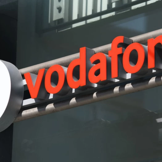 Vodafone: Αγοράζει το 49% της VodafoneThree έναντι $5,8 δισ. και ενισχύεται στο Ηνωμένο Βασίλειο