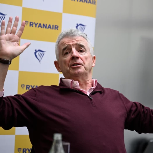 «Ποιος πίνει μπύρες στις 5 το πρωί;» – Ο CEO της Ryanair ζητά να απαγορευθεί το αλκοόλ στα αεροδρόμια