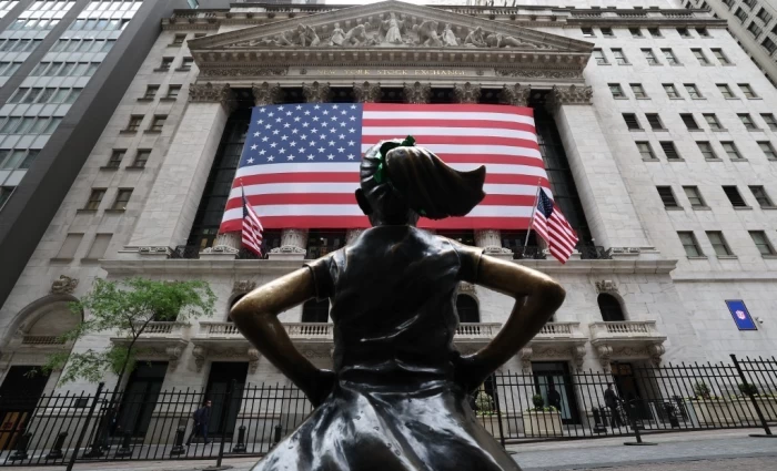 Η Wall Street παραμένει σε τροχιά ρεκόρ εν αναμονή νέων εξελίξεων μεταξύ ΗΠΑ-Ιράν