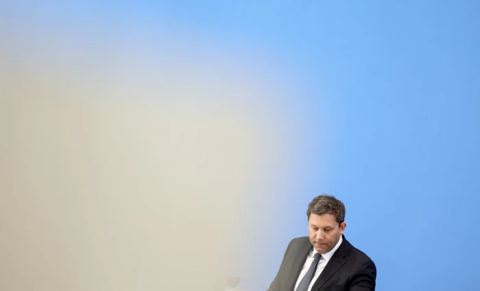 Γερμανία: Μειώνεται η πρόβλεψη για τα φορολογικά έσοδα, αυξάνει η πίεση στην κυβέρνηση Μερτς