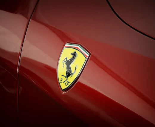 Η Ferrari μπροστά στη μεγαλύτερη αλλαγή της ιστορίας της – Η ηλεκτρική εποχή και η αντίδραση που αλλάζει τα δεδομένα