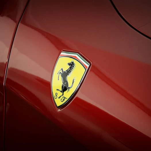 Η Ferrari μπροστά στη μεγαλύτερη αλλαγή της ιστορίας της – Η ηλεκτρική εποχή και η αντίδραση που αλλάζει τα δεδομένα