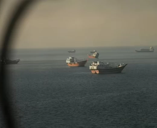 Ναυτιλία: Πλοία αλλάζουν πορεία μετά τη συμφωνία ΗΠΑ – Ιράν για το Ορμούζ και επιστρέφουν στη Μ. Ανατολή