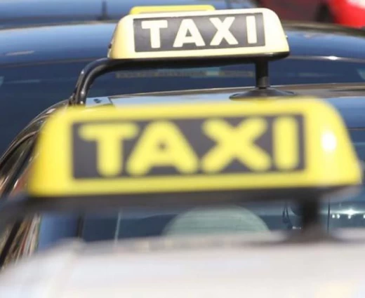 ΠΟΑΤ: Πτώση στη ζήτηση και αυξημένο κόστος πιέζουν τον κλάδο των ταξί
