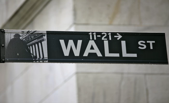 Wall Street: «Φρένο» στα ιστορικά ρεκόρ με το βλέμμα σε Μέση Ανατολή και Fed