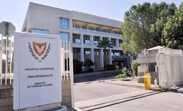 ΥΠΕΞ: Θετική εξέλιξη για την Κύπρο οι νέες ταξιδιωτικές οδηγίες ΗΠΑ και Βρετανίας