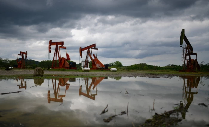 Πετρέλαιο: Το Brent βυθίστηκε για πρώτη φορά κάτω από τα προ πολέμου επίπεδα – Θα έχει συνέχεια η βουτιά;
