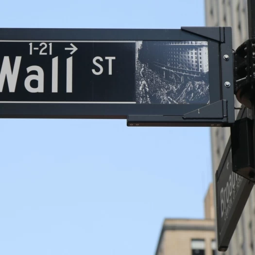 Wall Street: Ράλι ανακούφισης με ώθηση από τη Micron και τον πληθωρισμό