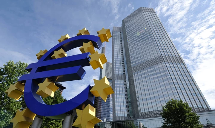 Η ΕΚΤ κάνει πίσω στη γραφειοκρατία για τις τράπεζες