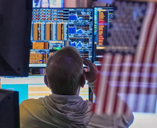 Wall Street: Το στοίχημα της AI ξεμένει από «καύσιμα» – Βουτιά για τον Nasdaq λόγω Broadcom