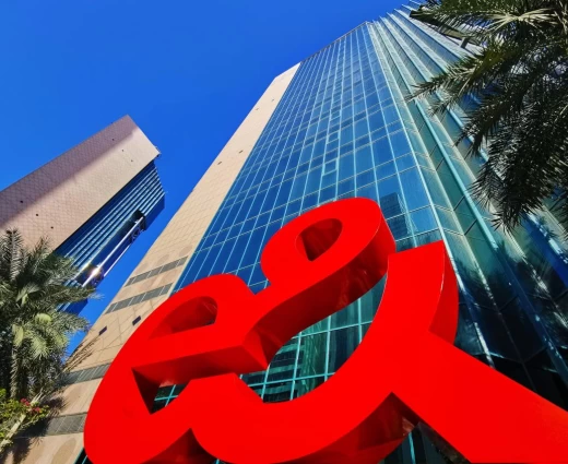 Vodafone: Η E& των ΗΑΕ πωλεί το ποσοστό της στην οικογένεια του Ξαβιέ Νιέλ έναντι 5,95 δισ. δολαρίων