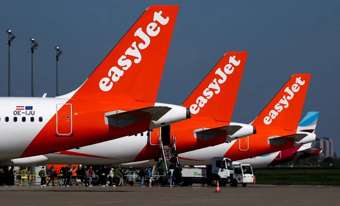 Ανατροπή στην εξαγορά της easyJet – «Έκλεισε» τελικά με Apollo για 5,7 δισ. λίρες