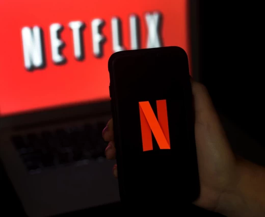 WSJ: Η Netflix σχεδιάζει live κανάλια και νέες συνεργασίες για να κρατήσει τους συνδρομητές