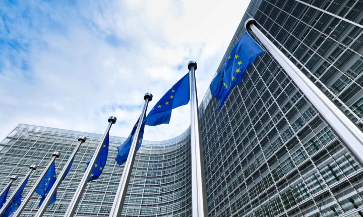 Politico: Απογοητευτικές οι προσπάθειες της Ε.Ε. για τη μείωση της γραφειοκρατίας