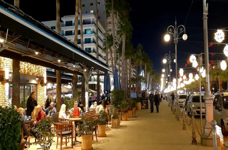 Σήμα κινδύνου από την εστίαση για τη φετινή τουριστική σεζόν