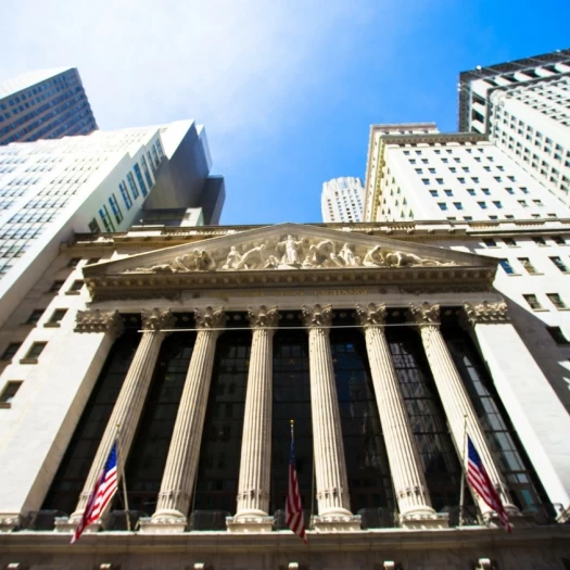 Wall Street: «Αντίδοτο» ο πληθωρισμός στην ελεύθερη πτώση της IBM και το ράλι του πετρελαίου