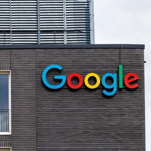 Κομισιόν: Εντείνει τις πιέσεις στη Google για ανοιχτή πρόσβαση σε Android και AI βοηθούς