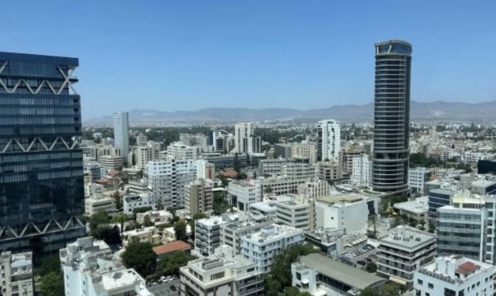 ΥΠΟΙΚ: Βελτίωση στη χρηματοοικονομική ευημερία, αλλά παραμένουν οι προκλήσεις