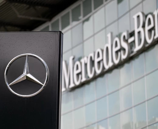 Mercedes-Benz: Ανθεκτικά κέρδη παρά την πτώση στην Κίνα – Το σχέδιο για το δεύτερο εξάμηνο
