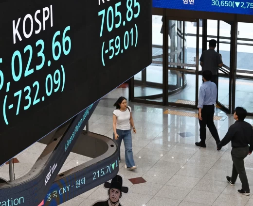 Ασία: Sell-off στα chips – Βουτιά 8% στον Kospi, άνοδος στο πετρέλαιο μετά την επίθεση του Ιράν