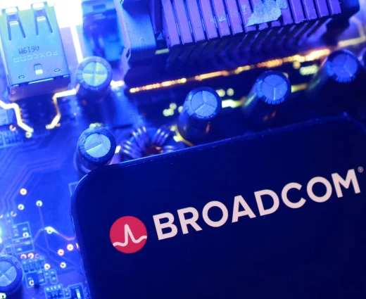 Apple: Συμφωνία άνω των 30 δισ. δολαρίων με την Broadcom για παραγωγή τσιπ στις ΗΠΑ