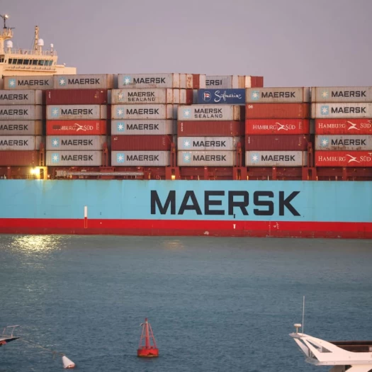 Maersk και Hapag-Lloyd επιστρέφουν στο Σουέζ – Νέα δεδομένα για containerships και ναύλους