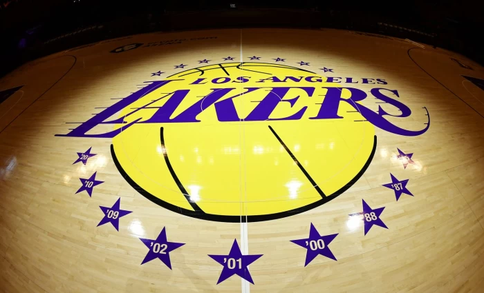 «Πωλούνται οι Lakers;»: Πώς μια απλή ερώτηση οδήγησε στο αθόρυβο deal αστραπή των $12,5 δισ.