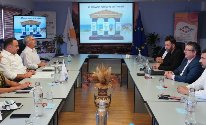 Στρατηγική για τον «Έξυπνο Τουρισμό 2032» παρουσίασαν Κουμής και Σκουρίδης