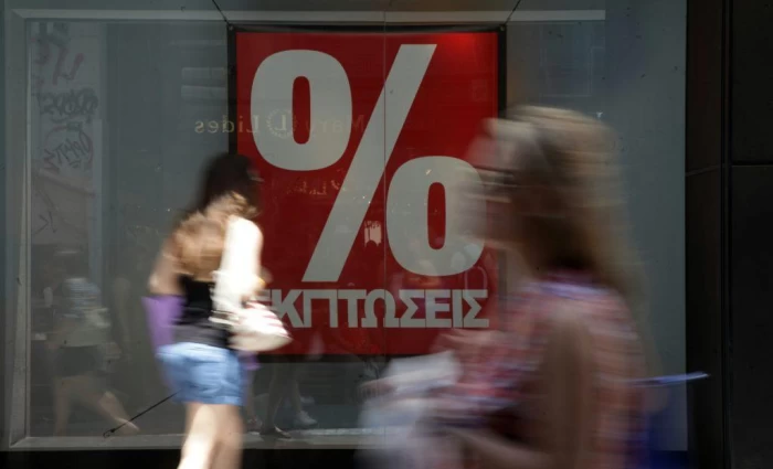 Οι καλοκαιρινές εκπτώσεις κινούν την αγορά, λένε ΚΕΒΕ και ΠΟΒΕΚ