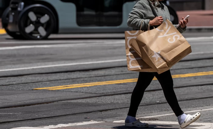 ΗΠΑ: Απότομο φρένο στις λιανικές πωλήσεις – Η μεγαλύτερη πτώση σε διάστημα άνω του ενός έτους