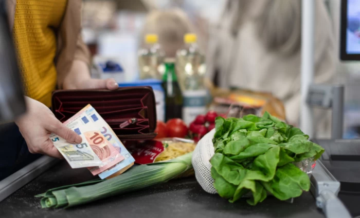 Πήραν φωτιά τα χόρτα και τα λαχανικά  - Ράλι τιμών τον Ιούλιο με αυξήσεις έως 46%