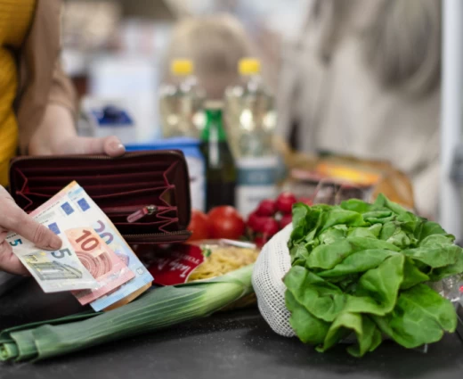 Πήραν φωτιά τα χόρτα και τα λαχανικά  - Ράλι τιμών τον Ιούλιο με αυξήσεις έως 46%