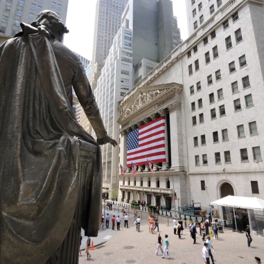 Wall Street: Ανάκαμψη με «καύσιμο» τα κρυπτονομίσματα – Παραμένει ο πονοκέφαλος των ομολόγων