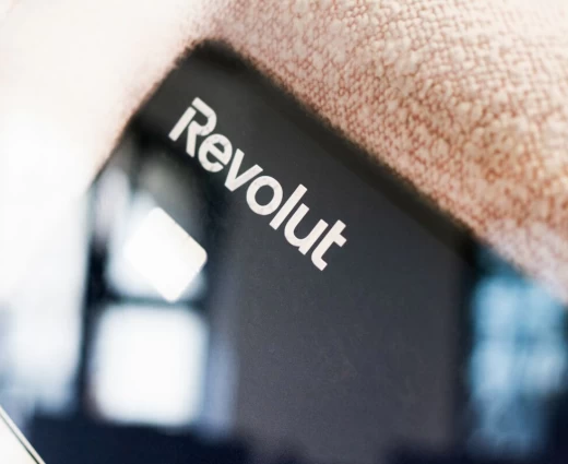 Revolut: Μπαίνει στην παγκόσμια κούρσα των stablecoins με ψηφιακό νόμισμα συνδεδεμένο με το ευρώ