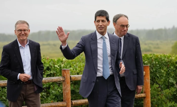 Η στροφή Γουόρς: Γιατί η Fed ετοιμάζεται να αυξήσει ξανά τα επιτόκια