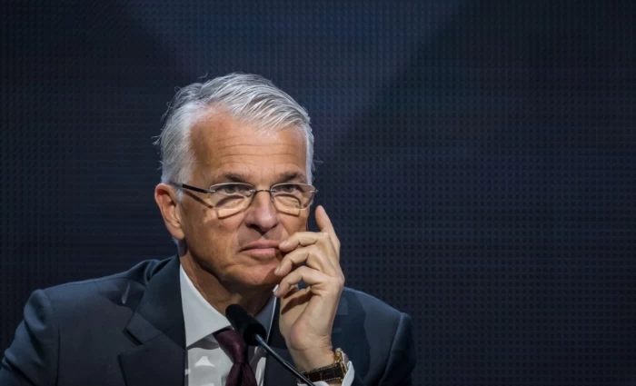 UBS: «Καμπανάκι» Ερμότι για εφησυχασμό στις αγορές – Υψηλότερα επιτόκια για μεγαλύτερο διάστημα