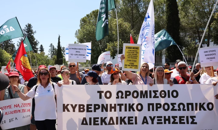 Στους δρόμους ξανά την Πέμπτη οι ωρομίσθιοι  – 24ωρη απεργία για αρχή, αλλά δεν αποκλείουν να γίνει 48ωρη