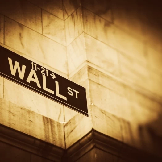 Επενδυτικός χειμώνας στη Wall Street: Ομόλογα και πετρέλαιο παγώνουν τις αγορές εν όψει Fed
