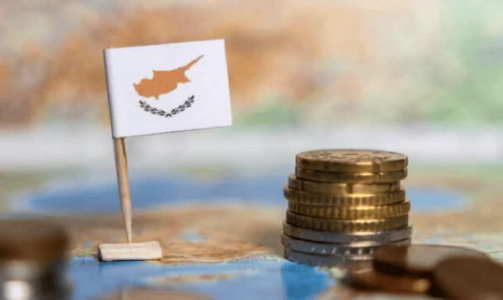 Προϋπολογισμός 2027: Xρέος κάτω από 50%, αυξημένες δαπάνες για άμυνα και αγορά νερού