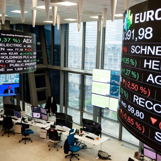 Rebound στα ευρωπαϊκά χρηματιστήρια μετά τη Fed με το βλέμμα στις γεωπολιτικές εξελίξεις