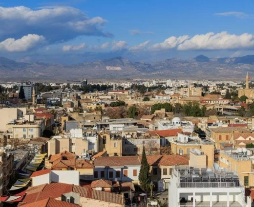 Απαντά στις αιχμές για τις 1.000 σκάλες γης η Υπηρεσία Τ/κ Περιουσιών – «Οι συμβάσεις τερματίστηκαν το 2024»