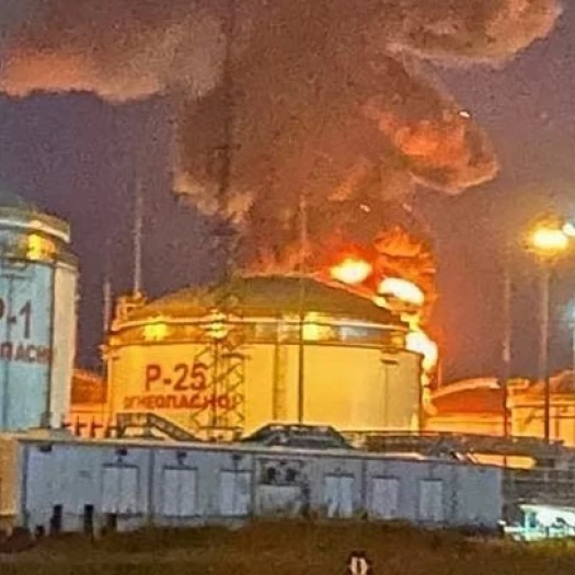 Η Ουκρανία ανακοίνωσε πως έπληξε το διυλιστήριο πετρελαίου στη νότια Ρωσία